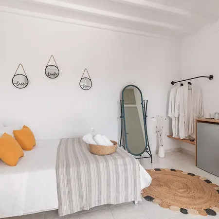 Dibellee Mykonos Гластрос